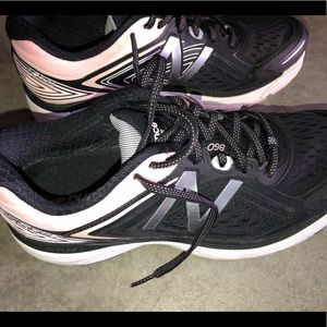 New Balance 860v8 Running Shoes